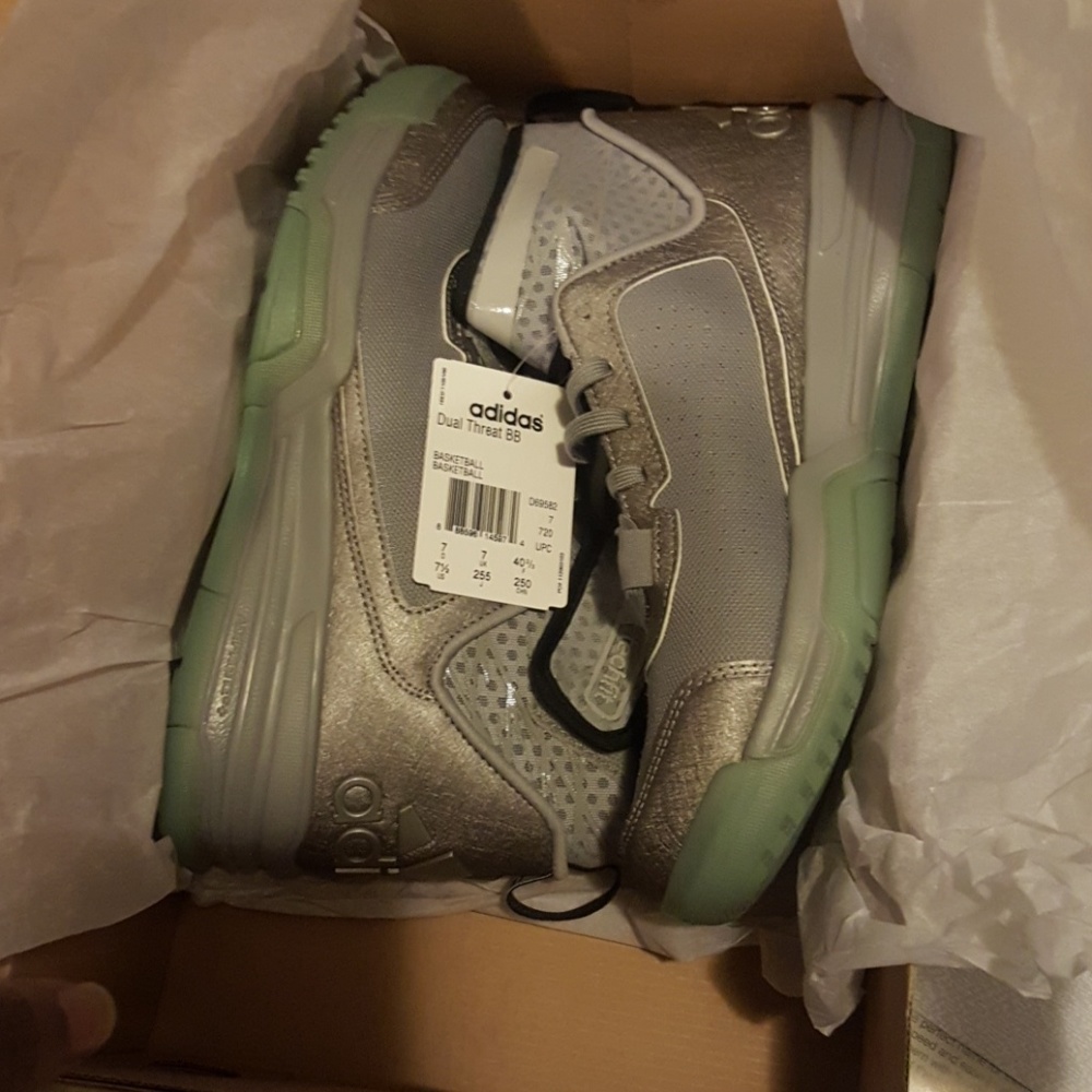 Adidas Dual threat Basketball shoes - Picture 5 of 5